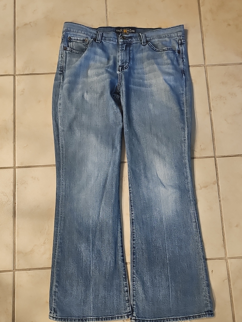 Lucky Brand Straight Leg Jeans in Blue Wash